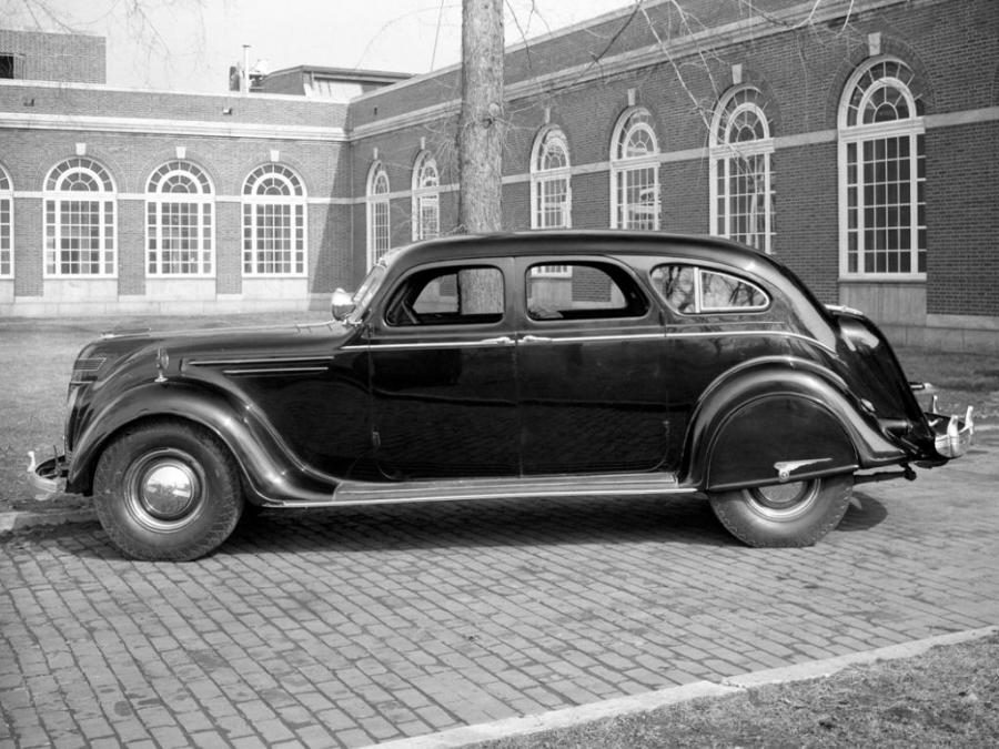  Chrysler Airflow Touring Sedan 1937 года  (фото 3 из 8)
